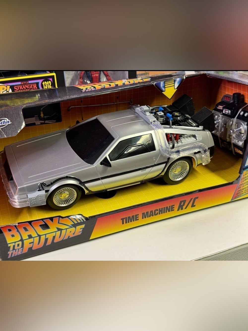 JADA TOYS 1:16 BACK TO THE FUTURE DELOREAN TIME MACHINE WITH LIGHT RC CAR 34627